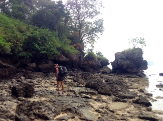 HIking around the point at low tide from Tonsai to Railay
